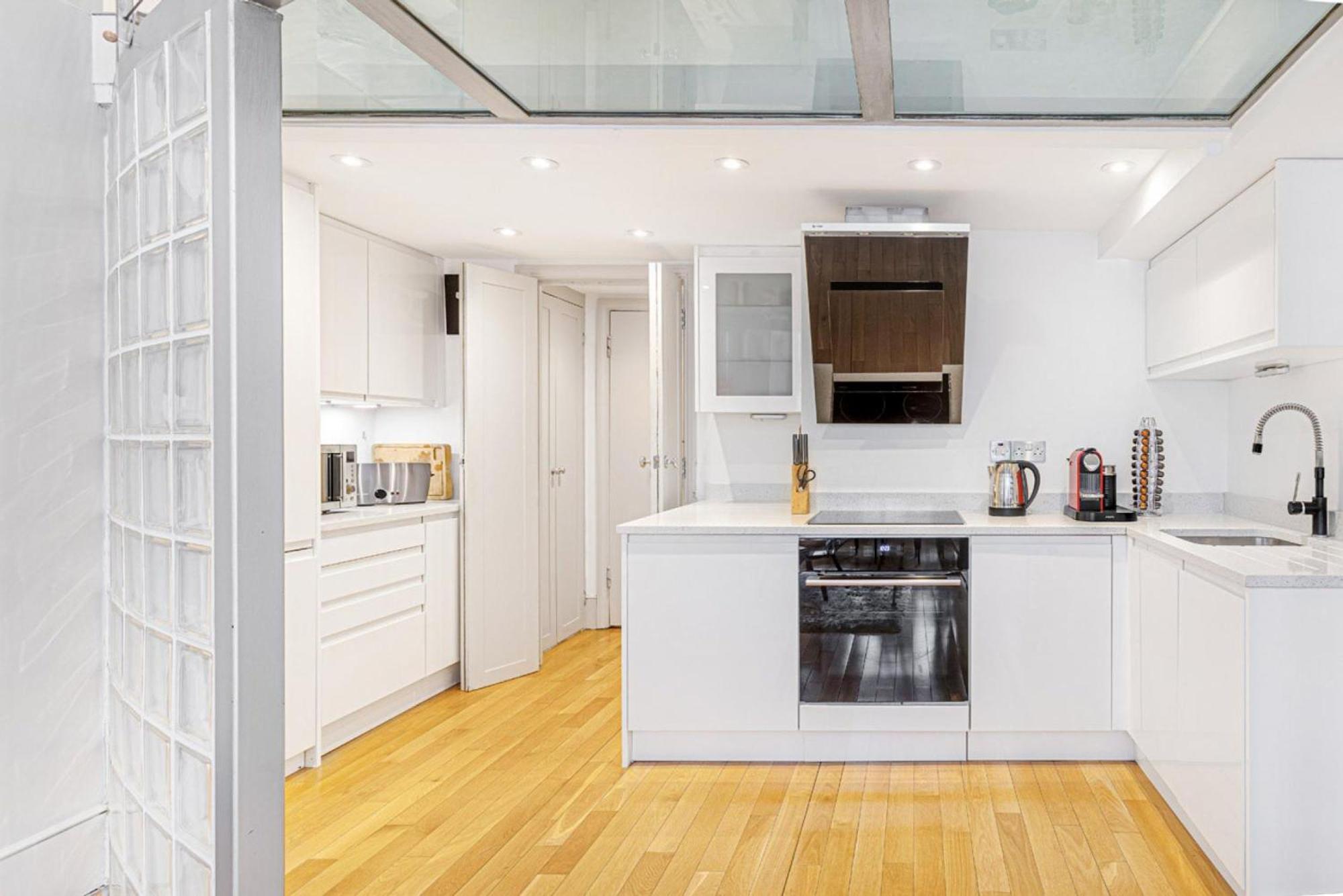 Boltons Court - 1 Bed Londra